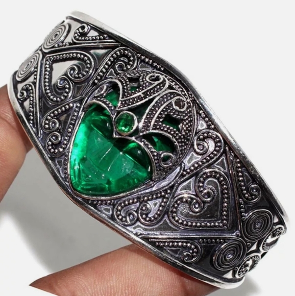 New Carved Goddess Face Green Quartz 925 Silver Cuff Bracelet. - Picture 16 of 16